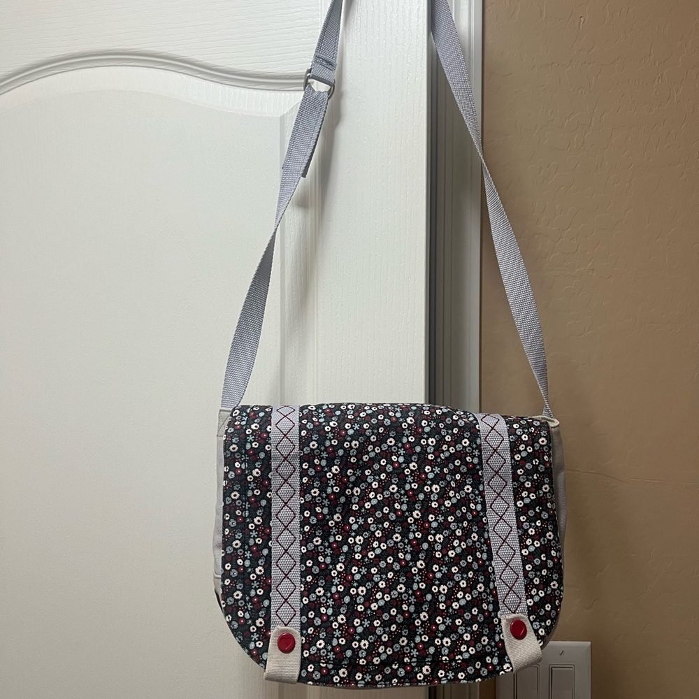 UGG - small crossbody messenger bag
